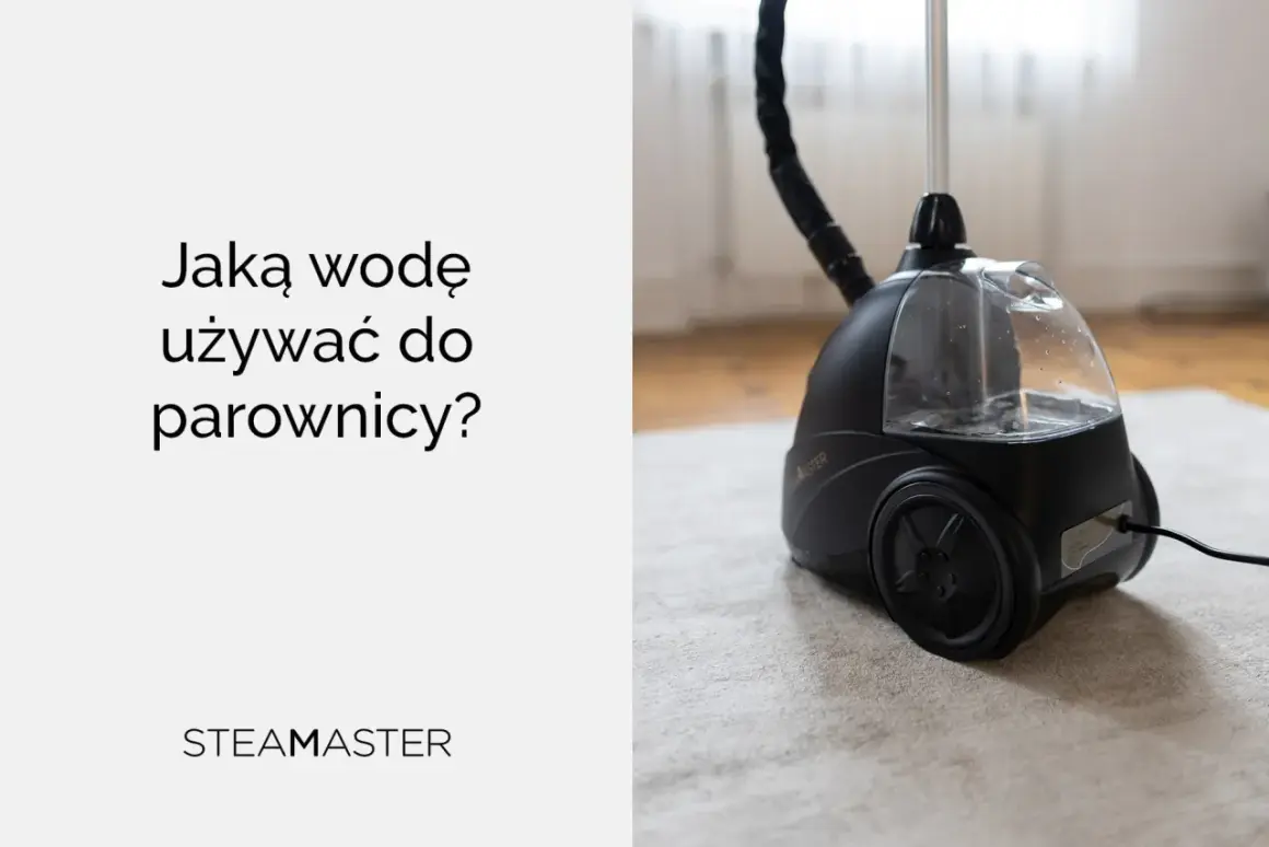 Jaka woda do parownicy? Parownica Steam Master z przezroczystym zbiornikiem na wodę.