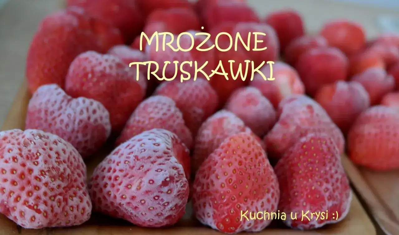 Mrożone truskawki to świetny sposób, by cieszyć się ich smakiem przez cały rok. Zobacz, co zrobić z truskawkami na zimę!